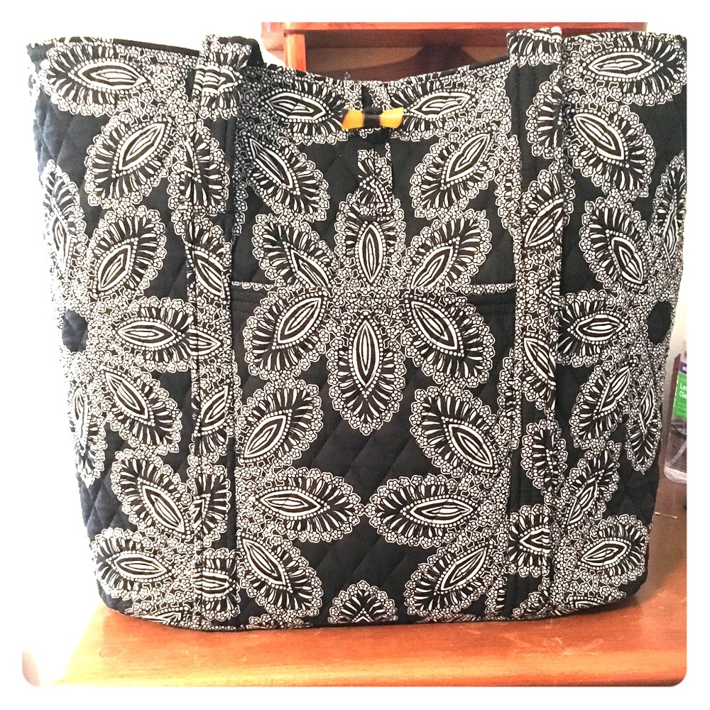 Vera Bradley “Vera” in Blanco Bouquet